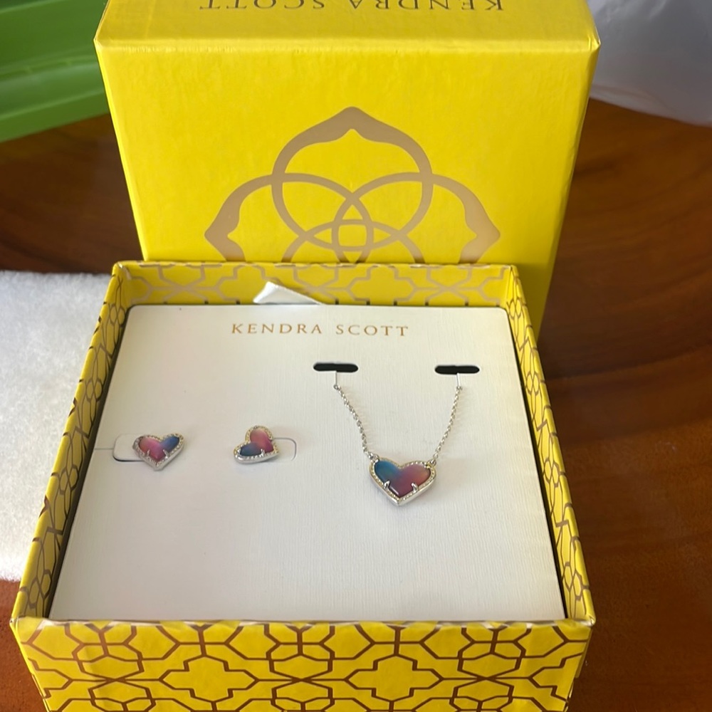 New Kendra Scott watercolor illusion pendant and stud